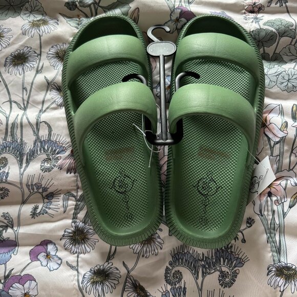 Sole Mates Shoes - Sole Mates sandals NWT. green